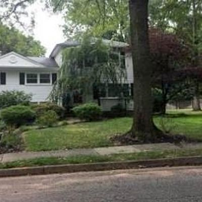 135 Morningside Rd, Paramus, NJ 07652