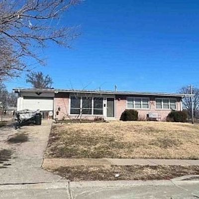 1805 Flicker Dr, Florissant, MO 63031