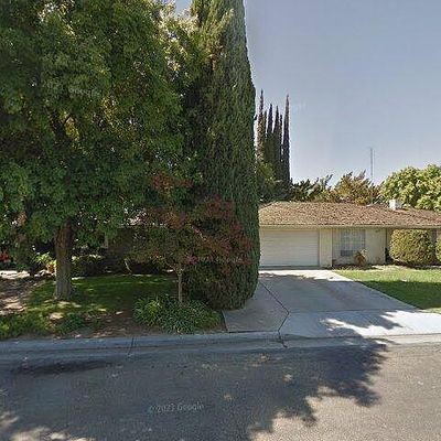 208 Sassafras Dr, Madera, CA 93637