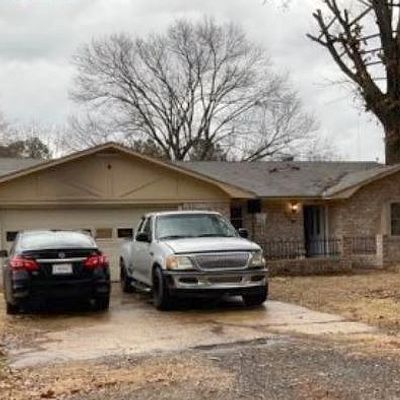 209 Cherokee Trl, Texarkana, TX 75501