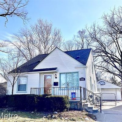 2108 E 4 Th St, Royal Oak, MI 48067