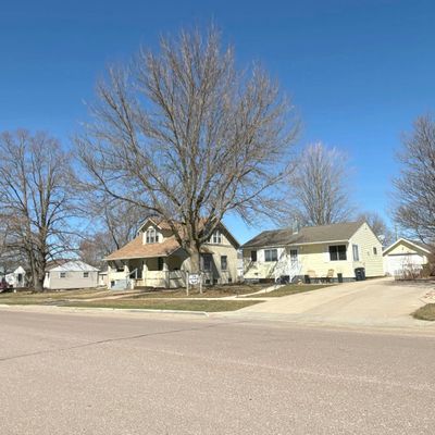 211 Avenue B W, Lake Park, IA 51347