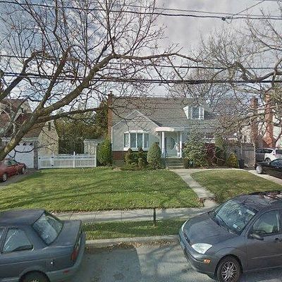 2198 Willow St, Wantagh, NY 11793