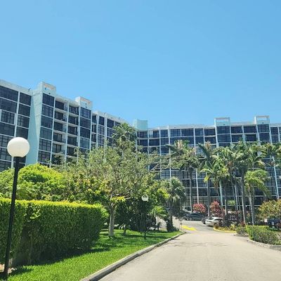 200 Leslie Dr #516, Hallandale Beach, FL 33009