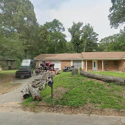 204 Juniper Dr, Palestine, TX 75803