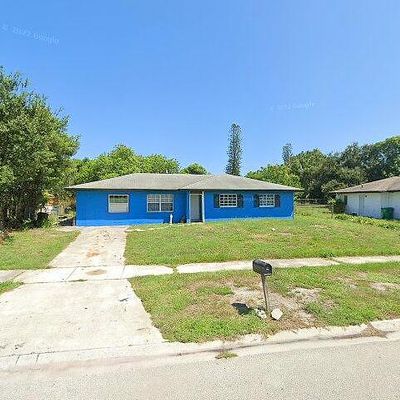 206 Essex Dr, Fort Pierce, FL 34946