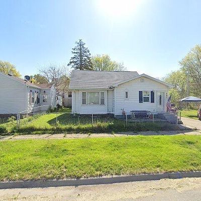 207 Oaklawn Ave, Waterloo, IA 50701