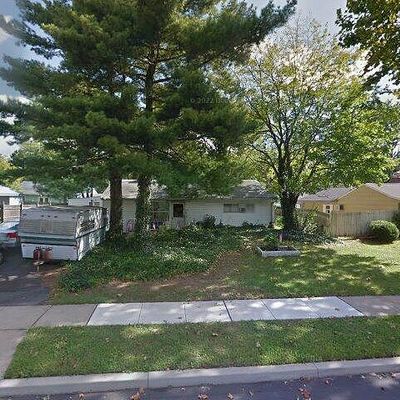 254 Goldenridge Dr, Levittown, PA 19057