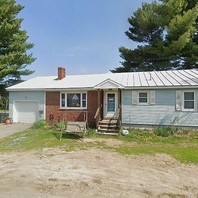 24 Cottage St, Fairfield, ME 04937