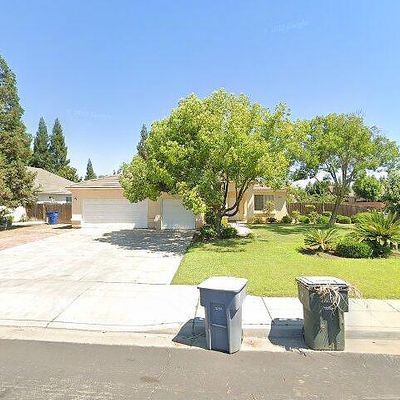 2495 Fairmont Ave, Clovis, CA 93611