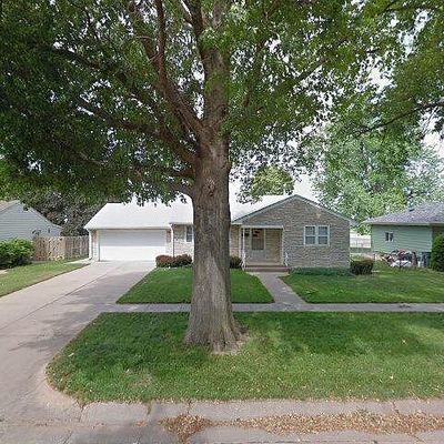 315 Sunset Dr, Hastings, NE 68901