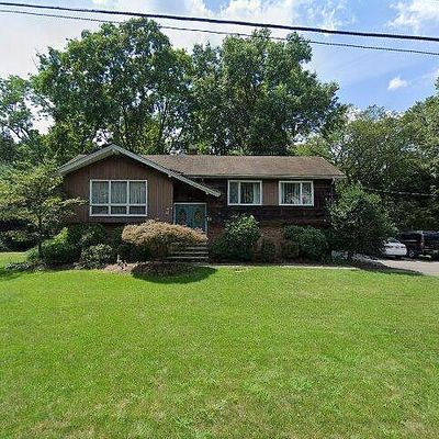 34 Grove St, Oakland, NJ 07436