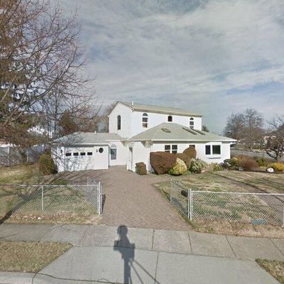 3475 Meyer Ln, Seaford, NY 11783