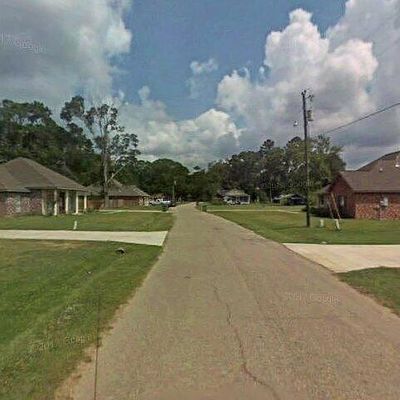 29454 White Oak St, Livingston, LA 70754