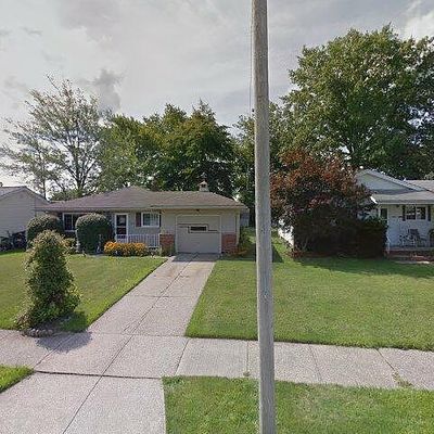 30304 Vineyard Rd, Willowick, OH 44095