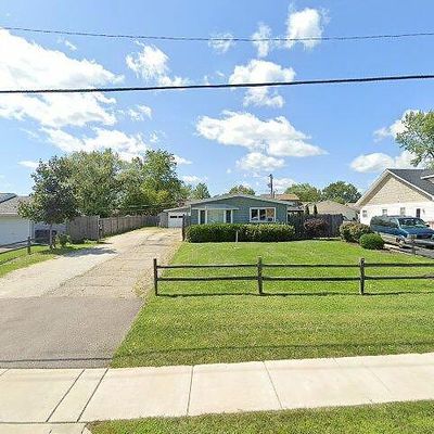 308 S Beck Rd, Lindenhurst, IL 60046