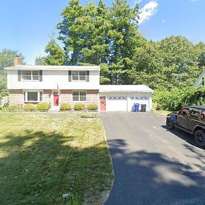 4 Juniper St, Hudson, NH 03051