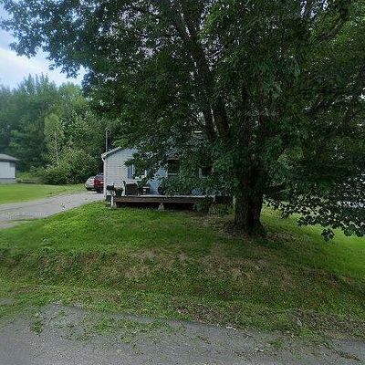 4 Pinkham St, Lincoln, ME 04457