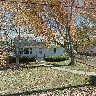 412 N Seymour St, Sullivan, IL 61951