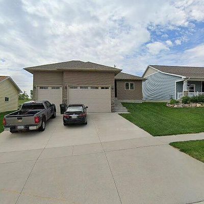 415 Spruce Hills Dr, Cedar Falls, IA 50613