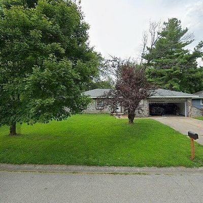 421 Woodland Dr, Chatham, IL 62629