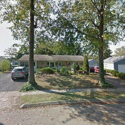 43 Favored Ln, Levittown, PA 19055