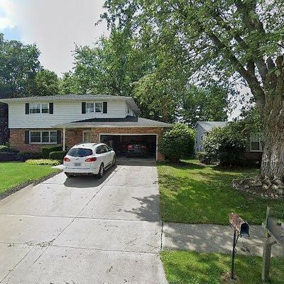 37 Carriage Dr, Delaware, OH 43015