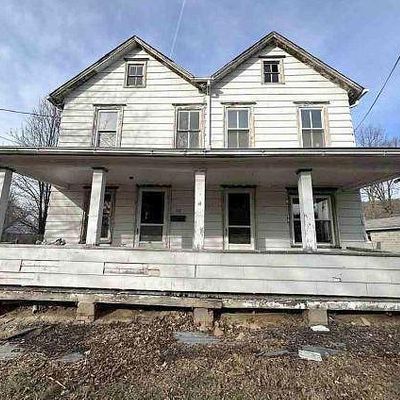 38 Water St, Wind Gap, PA 18091