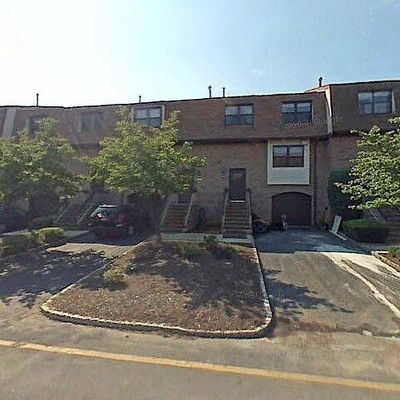 4905 N Oaks Blvd, North Brunswick, NJ 08902