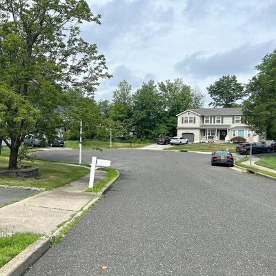 5 Windsor Ct, Hazlet, NJ 07730