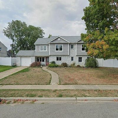 51 Deep Ln, Wantagh, NY 11793