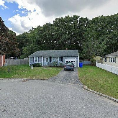 51 Glen Meadows Dr, Pawtucket, RI 02861