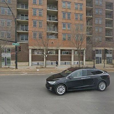 511 W Division St #304, Chicago, IL 60610