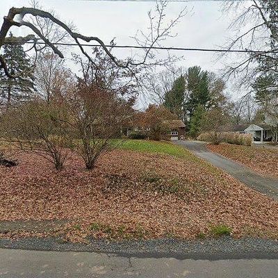 52 Titus Mill Rd, Pennington, NJ 08534