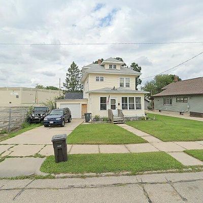 436 W 2 Nd St, Oconomowoc, WI 53066