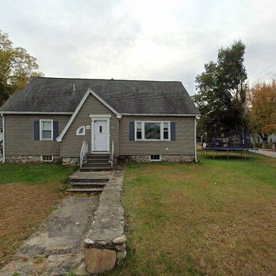 44 Ray St, Webster, MA 01570