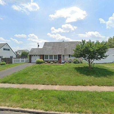 47 Crestwood Rd, Levittown, PA 19057