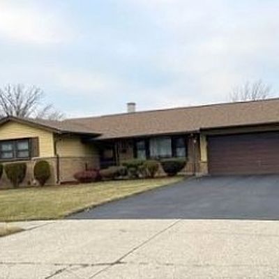 590 Pinewood Dr, Elk Grove Village, IL 60007