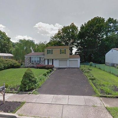 5950 Griscomb Dr, Bensalem, PA 19020