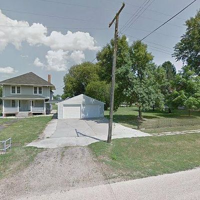 608 1 St St, Glenvil, NE 68941