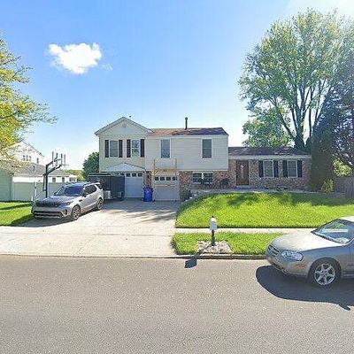 6421 Neshaminy Valley Dr, Bensalem, PA 19020