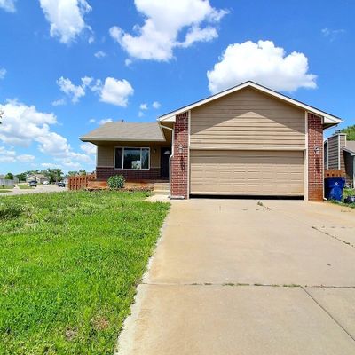 5526 S Meadowview Ct, Wichita, KS 67216