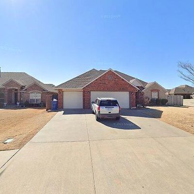 566 W Hunters Court Way, Mustang, OK 73064