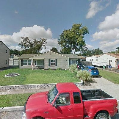 57 Daffodil Ln, Levittown, PA 19055