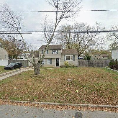 721 Americus Ave, East Patchogue, NY 11772