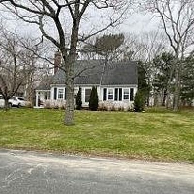 8 Spencer Dr, Plymouth, MA 02360