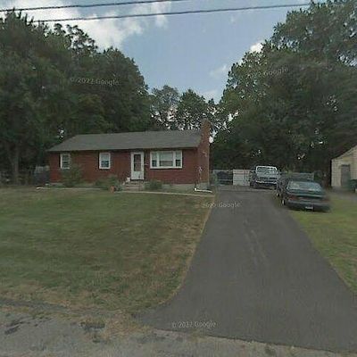 8 Spruce St, Bloomfield, CT 06002