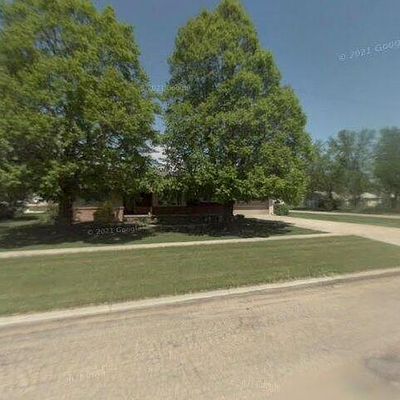 803 N C St, Fairfield, NE 68938