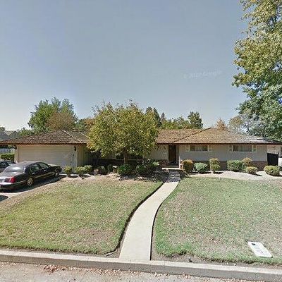 656 Park Ln, Madera, CA 93637