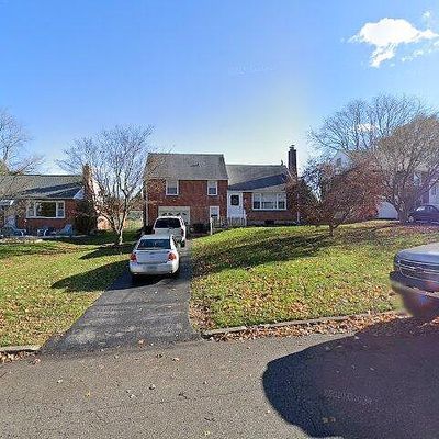 7 Meadowbrook Ln, Brookhaven, PA 19015